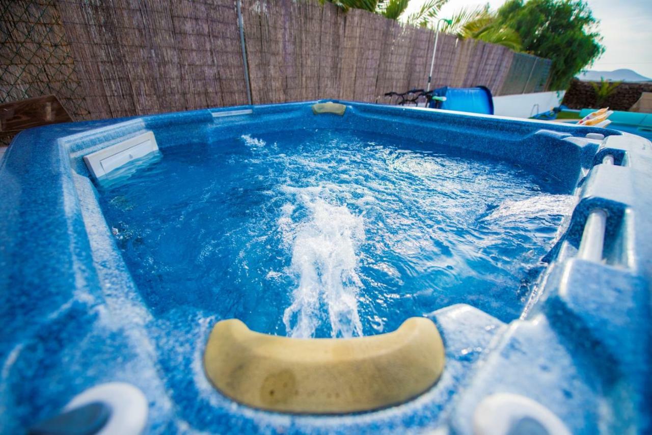 Villatommy Heated Pool, Hottub, Fast Wifi Lajares Exterior photo